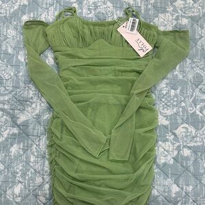 OFF SHOULDER RUCHED BUST MINI DRESS IN GREEN (SIZE US 4/UK 8)